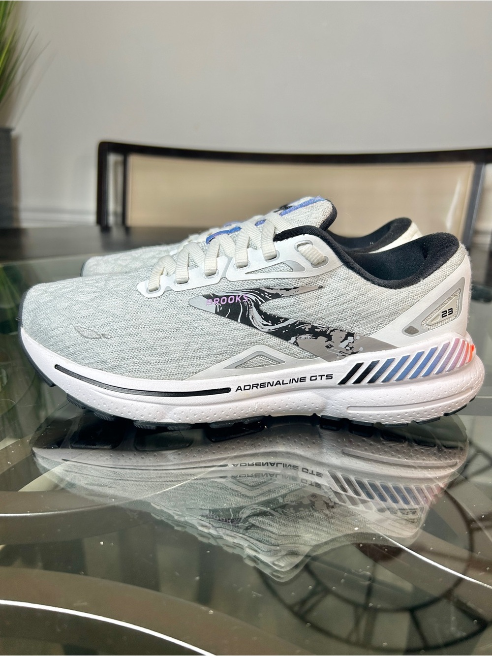 Brooks Adrenaline GTS 23 Womens Running Shoes Size 7 Medium B 1203811B121